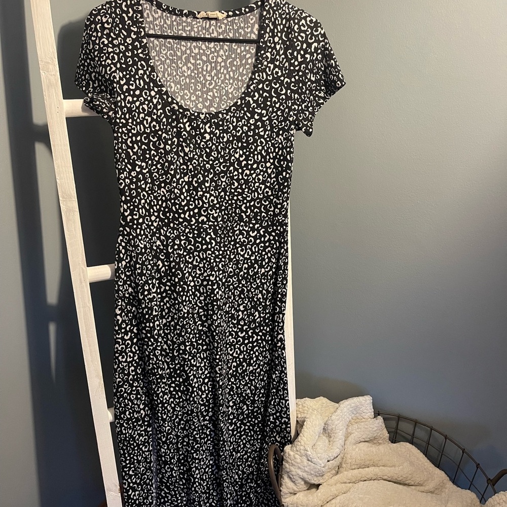 Jessica Simpson Black and White Patterned Midi Dress